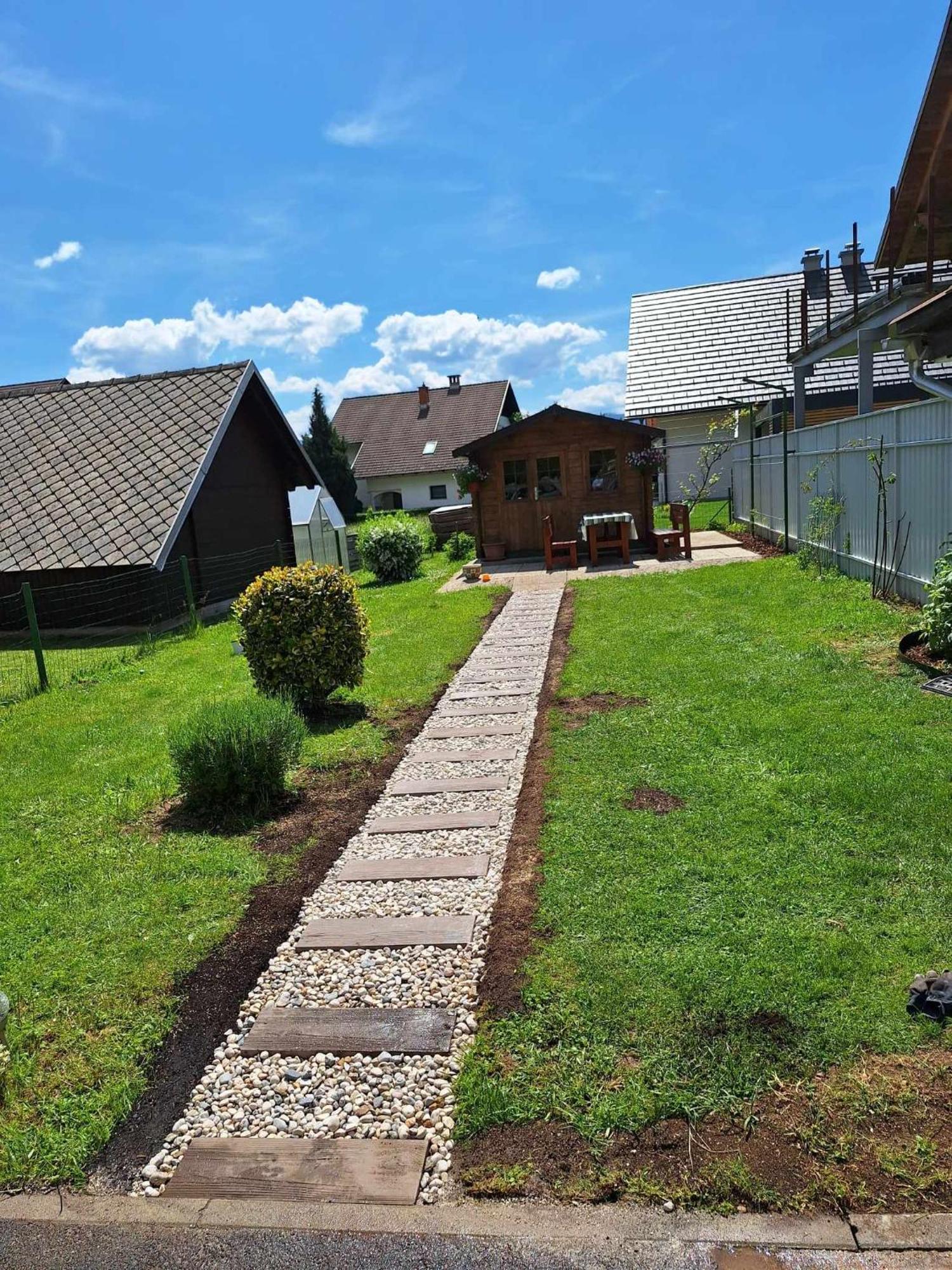 Apartma Juli Zirovnica Exterior photo